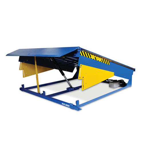 Hydraulic dock leveler for smooth material handling at loading bay